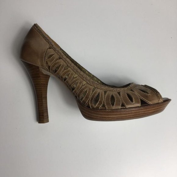 Guess By Marciano Natural Raise Pumps - Picture 6 of 10